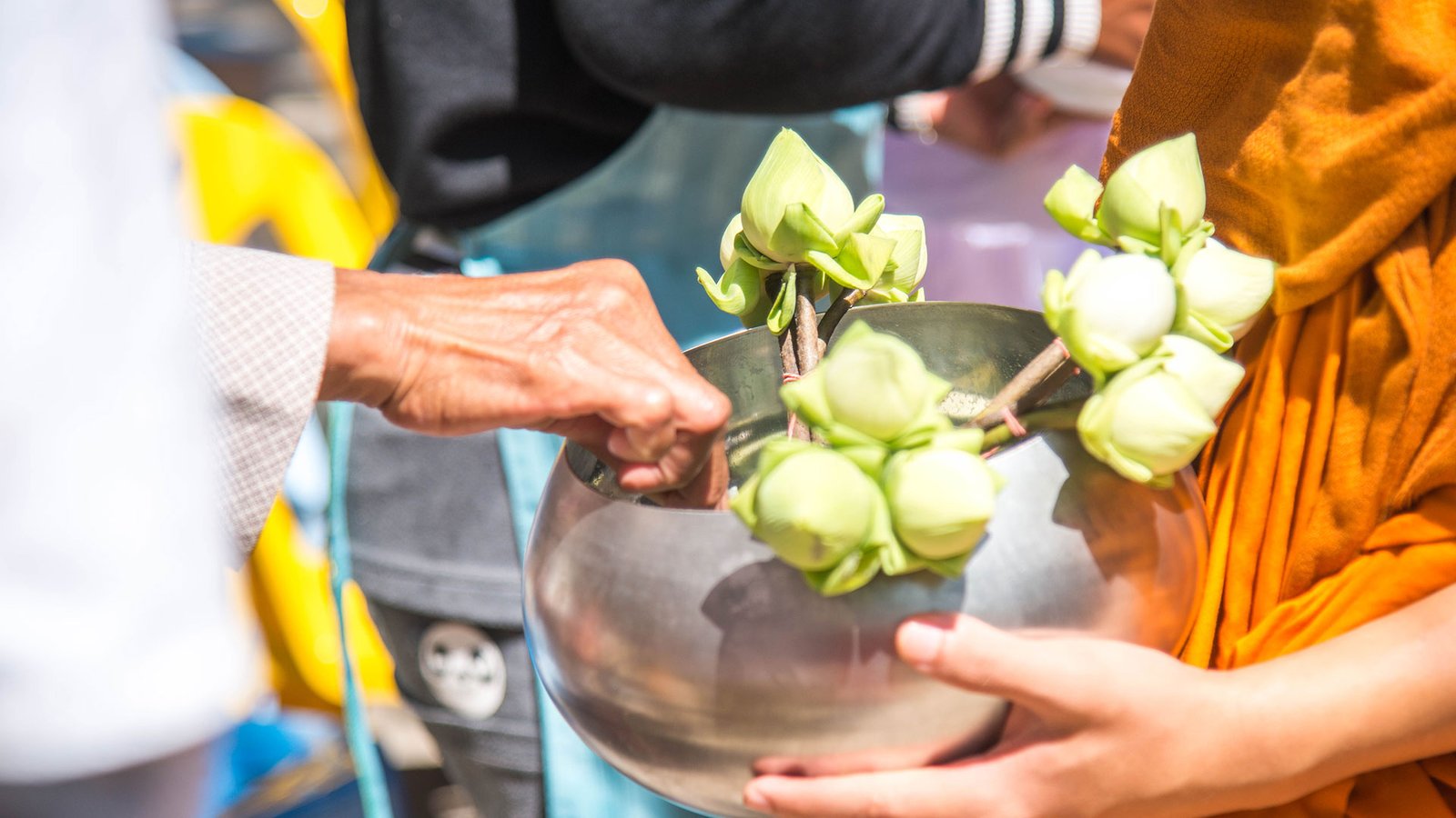 为什么师傅总说要做功德？——功德如何为你累积好运、化解阻碍- HengThaiYuan